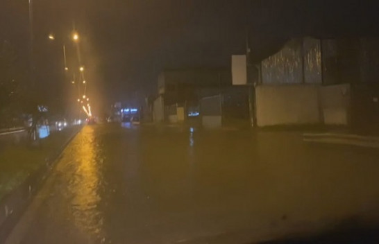 Moti i ligë përfshinë Shqipërinë, probleme në disa qytete me përmbytjet dhe bllokime të rrugëve