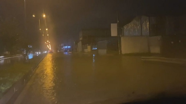 Moti i ligë përfshinë Shqipërinë, probleme në disa qytete me përmbytjet dhe bllokime të rrugëve