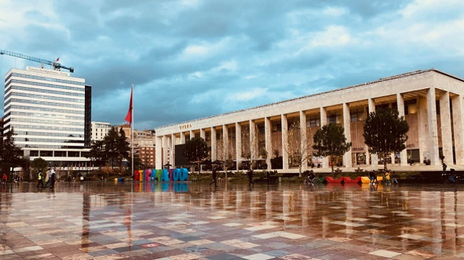 Mbani çadrat me vete: Kjo javë do të jetë me shi në Shqipëri