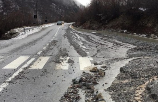 Rikthehen reshjet e shiut në Kukës, rënie gurësh në disa akse rrugore