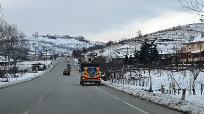 Autoriteti Rrugor Shqiptar apelon për kujdes të shtuar në rrugët me ngrica
