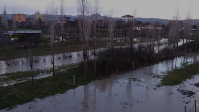 Lumi Ishëm del nga shtrati përmbyten disa fshatra të Krujës