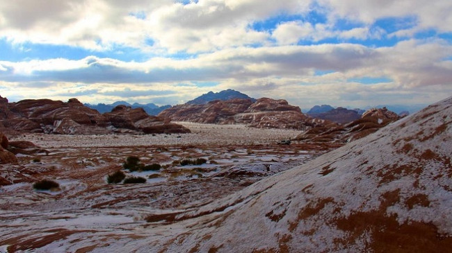 Bora zbardhë sërish shkretëtirën e Arabisë Saudite [Foto]