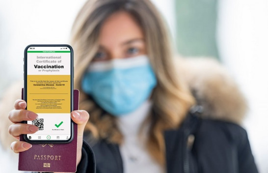 A do t’ju duhet një 'pasaportë vaksine' për të udhëtuar?