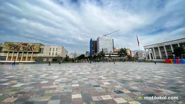 Diell, vranësira dhe reshje shiu, ky është parashikimi i motit për sot dhe fundjavë në Shqipëri