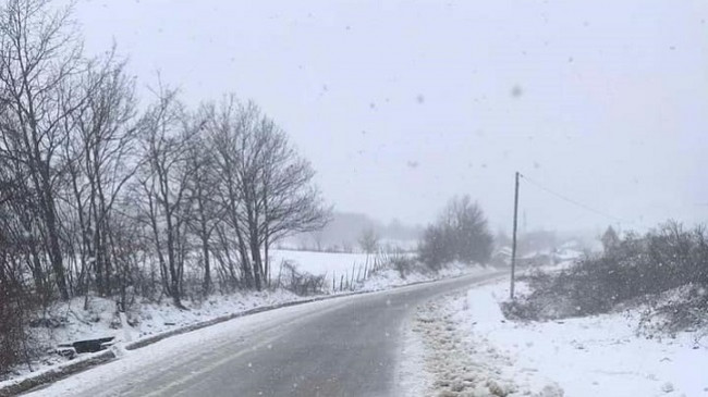 Kukësi pushtohet sërish nga bora dhe erëra të forta