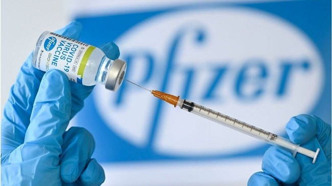 Pfizer thotë se njerëzit do të kenë nevojë për dozën e tretë të vaksinës pas 12 muajsh