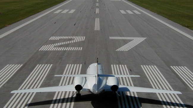 Pse çdo pistë e aeroporti ka dy numra në të - ja për çfarë shërbejnë
