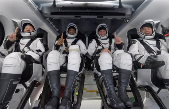 SpaceX kthen me sukses katër astronautët në Tokë