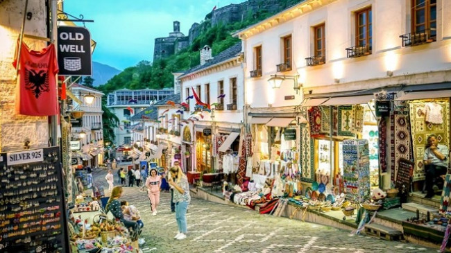 Gjirokastra, qyteti i gurtë plot me vizitorë këtë fundjavë [Foto]