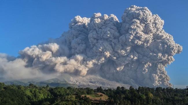 Indonezi, shpërthen vullkani Sinabung