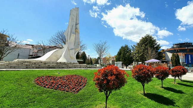 Moti në Maqedoni, i ngrohtë e me temperatura të larta