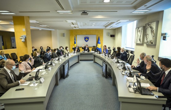 Lehtësohen masat kundër COVID-19 në Kosovë, hiqet ora policore dhe pjesërisht maskat