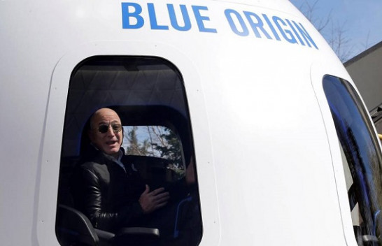 Jeff Bezos i bashkohet udhëtimit të parë turistik hapësinor të Blue Origin