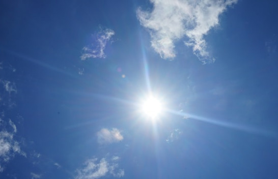 Diell, nxehtë e temperatura të larta, pasdite priten rrebeshe shiu në Kosovë