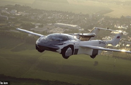 Vetura fluturuese ‘AirCar’ e prodhuar në Sllovaki kaloi me sukses testet e fluturimit