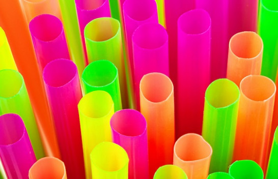 BE, hyn në fuqi ligji që ndalon përdorimin e produkteve plastike njëpërdorimëshe