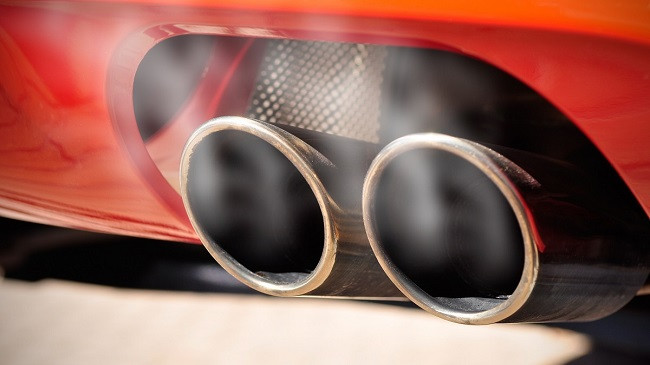 Ulje e ndjeshme e emetimeve të CO2 të veturave të reja në vitin 2020