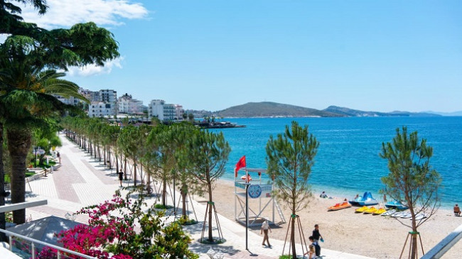 Sot diell, vranësira e reshje shiu në formë stuhish, nga nesër rikthehen temperaturat e larta në Shqipëri