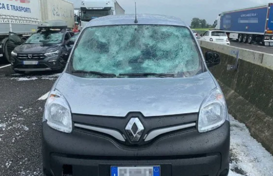 ‘Çmendet’ moti në Itali, breshër e stuhi!