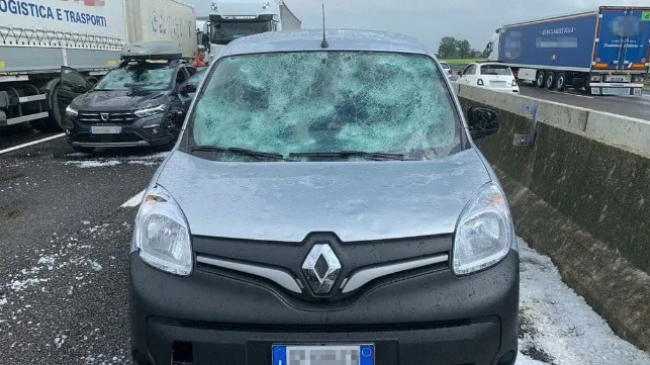 ‘Çmendet’ moti në Itali, breshër e stuhi!