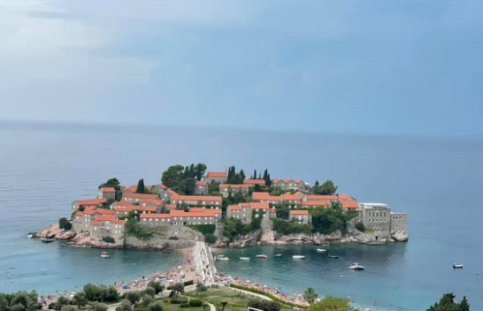 Diell, vranësira e reshje shiu në Mal të Zi