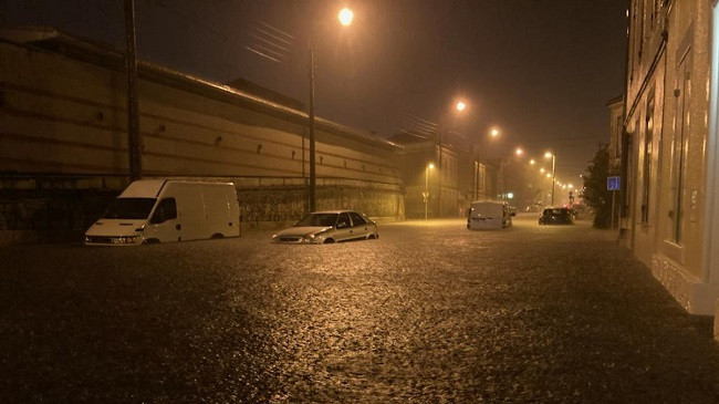 Tri orë reshje shiu, përmbytet qyteti Agen në Francë