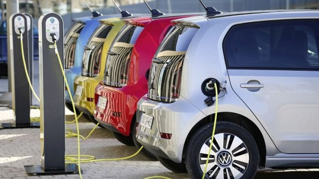 Veturat hibride dhe elektrike kryesojnë shitjet në Austri