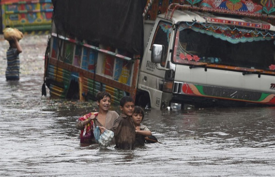 Pakistan, shkon në 18 numri i viktimave si pasojë e shirave të dendur