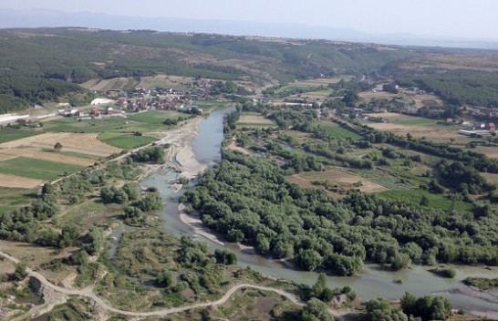Drini i Bardhë, lumi më i degraduar në Kosovë për shkak të eksploatuesve ilegalë të rërës dhe zhavorrit