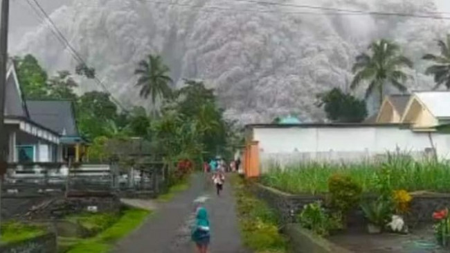 Alarm në Indonezi, shpërthen vullkani Semeru [Foto]