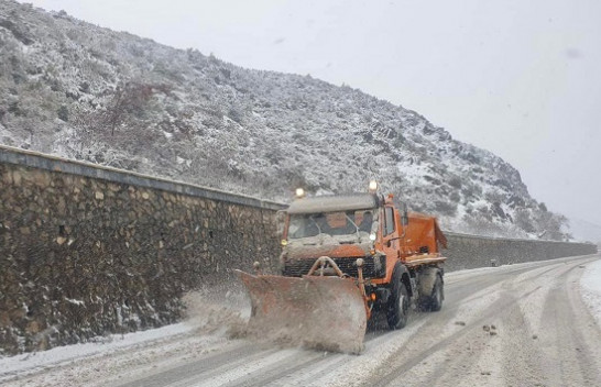 Reshje të dendura bore në Qarkun e Korçës, ARRSH njofton për gjendjen e rrugëve