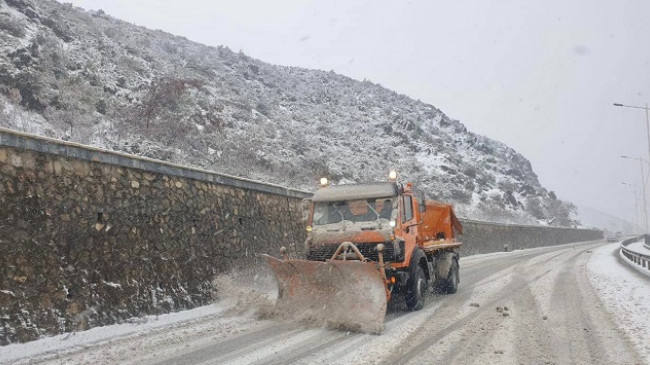 Reshje të dendura bore në Qarkun e Korçës, ARRSH njofton për gjendjen e rrugëve