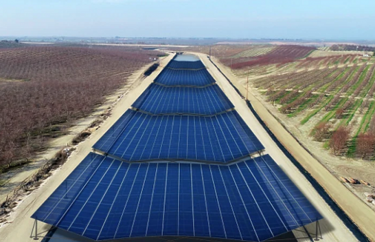 Panelet diellore mbi kanalet e ujit mund të prodhojnë 13 GW energji elektrike për Kaliforninë