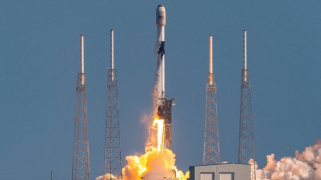 SpaceX lëshon 46 satelitë të internetit në orbitë