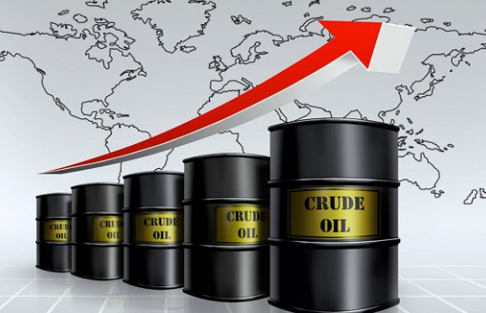 Çmimet globale të naftës rriten mbi 100 dollarë, pas sulmit rus në Ukrainë