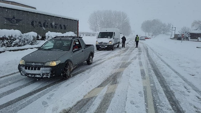 Bora bllokon lëvizjen e kamionëve në Korçë