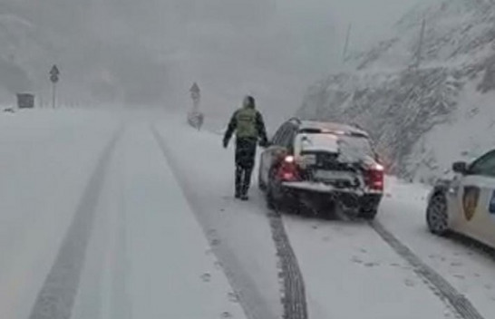 Borë në Dibër, bllokohet rruga e Arbrit