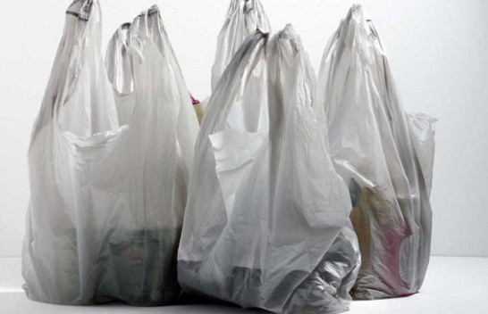 Miratohet projektligji, nga 1 qershori ndalohet përdorimi i qeseve plastike në Shqipëri
