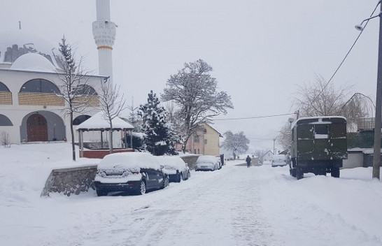 Reshje bore në Kukës, probleme në qarkullimin e mjeteve në disa fshatra