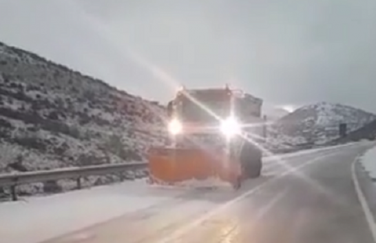 Pranvera nis me borë në Qafë Thanë, ARRSH tregon për gjendjen e rrugëve