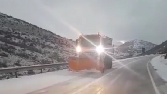 Pranvera nis me borë në Qafë Thanë, ARRSH tregon për gjendjen e rrugëve