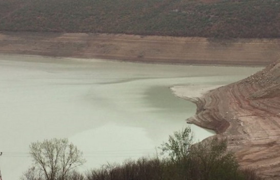 Reshjet e shiut në Kukës, shpresë për përmirësimin e situatës në liqenin e Fierzës