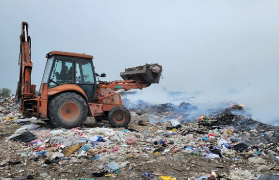 Era e fortë riaktivizon vatrën e zjarrit në pikën e grumbullimit të mbeturinave në Vlorë
