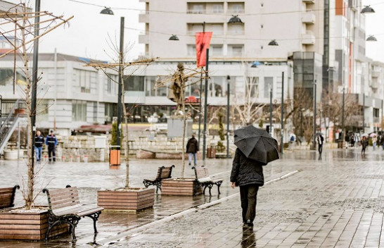 Muaji prill nis me reshje shiu, bubullima dhe borë në Kosovë
