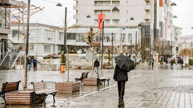 Muaji prill nis me reshje shiu, bubullima dhe borë në Kosovë