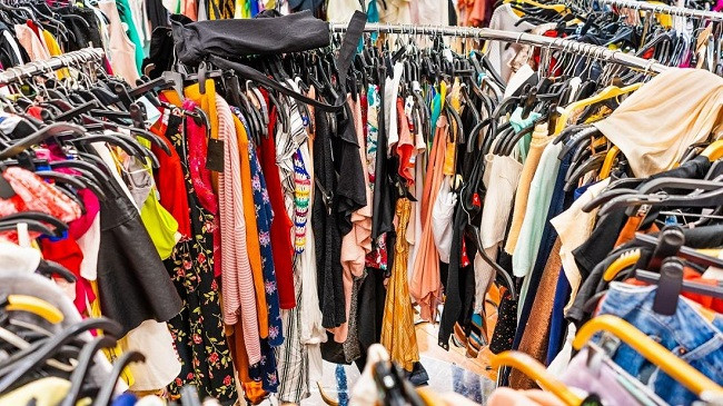 BE: Moda e shpejtë do të mbajë përgjegjësi për cilësinë e veshjeve, kimikatet toksike dhe mbetjet!