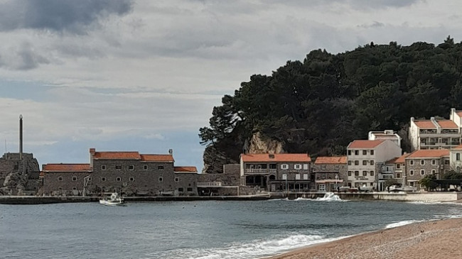 Diell, vranësira me shi e borë në Mal të Zi