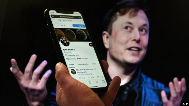 Elon Musk blen Twitter-in