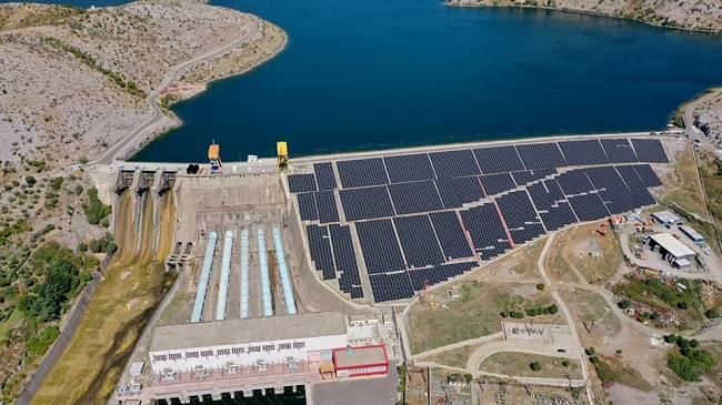 KESH merr licencën për prodhimin e energjisë nga centrali fotovoltaik i digës Qyrsaq